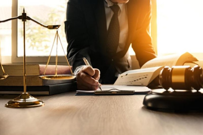 Licenciement injustifié ? Défendez vos droits avec un avocat à Chartres